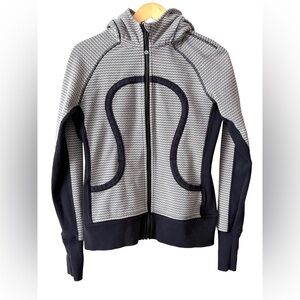 Lululemon Scuba Hoodie Stretch (Size 10) – Rare Black & White Chevron Print
